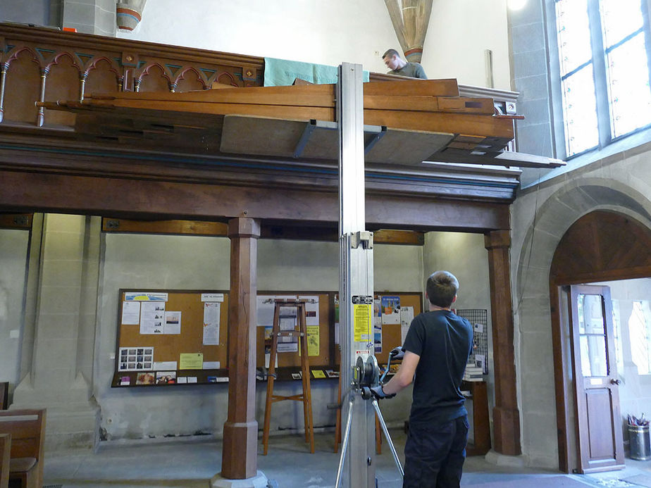 Abbau und Verkleidung der "Lötzerich Orgel" in Sankt Crescentius (Foto:Karl-Franz Thiede)